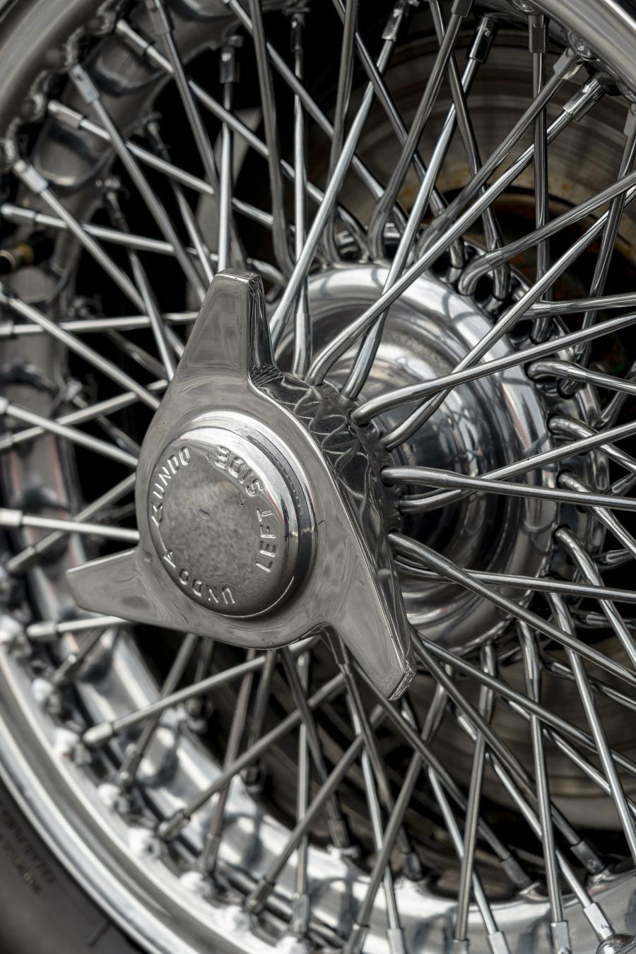 Колеса Aston Martin DB5 Goldfinger Continuation 2020 года  (фото 37 из 40)